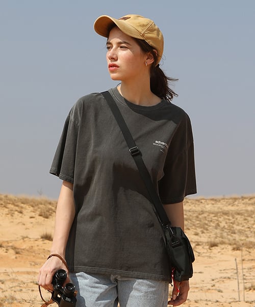 어드벤쳐 폰트 피그먼트 오버핏 반팔티셔츠 다크그레이 FST705