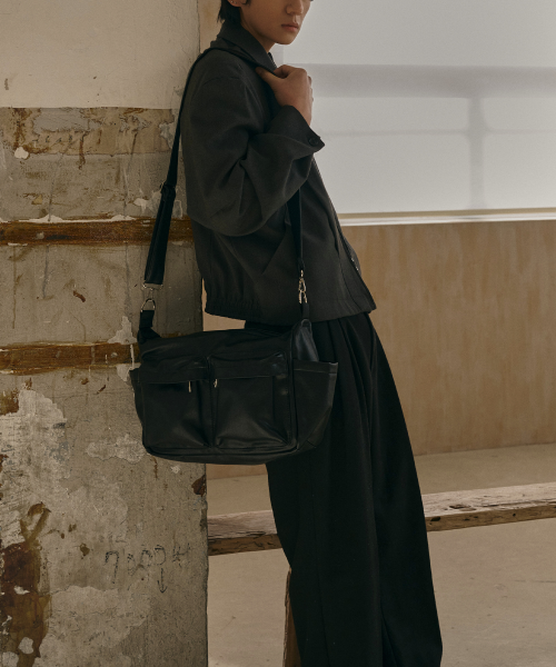 [리뉴얼ver] 미니멀 레더 듀얼 포켓 숄더 백_Black