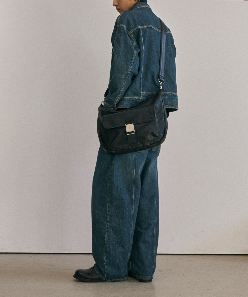 [리뉴얼ver] 미니멀 레더 버클 호보백_Black