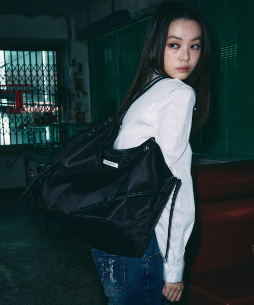 코니 벨티드 빅 숄더백 [나일론 블랙]