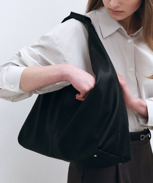 클래식 핸들 레더 호보백 - 블랙