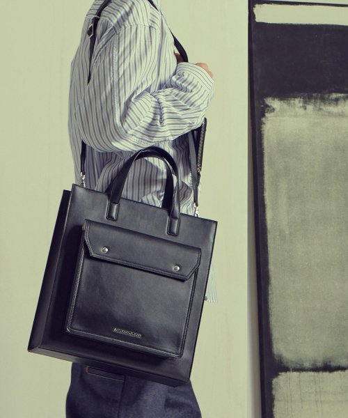 톱스티치 레더 포켓 토트백 _ 블랙