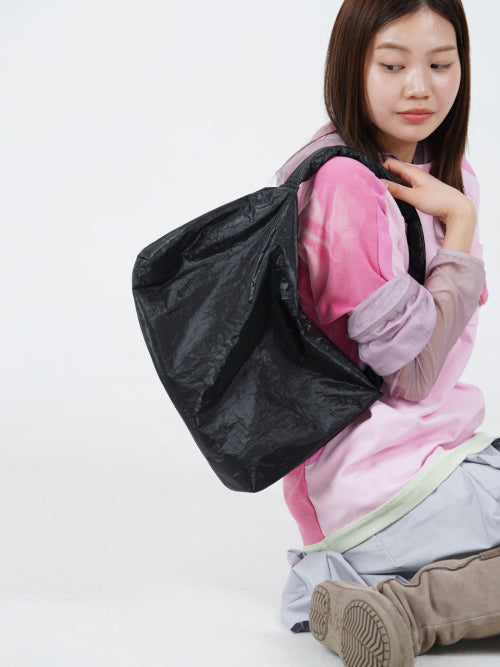 퍼프업 숄더백 Puff-Up Shoulder Bag (Black/Fuchsia)