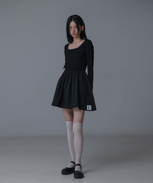 스퀘어넥 슬림 셔링 원피스 (블랙)