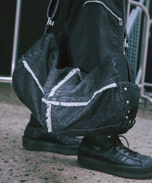 데님 배럴 백_블랙